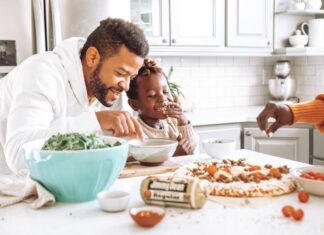 5 Tips to Prepare Healthy Meals at Home During the Pandemic man and woman eating on table