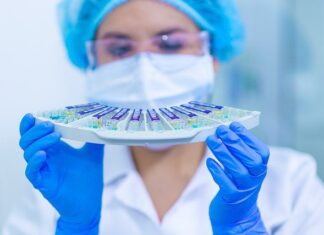 What Does a Pathologist Do and How to Become One?