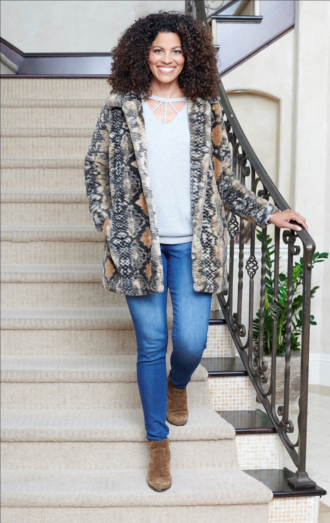 FauxSnakeSkinJacket&AbDeminJeans_2.jpg