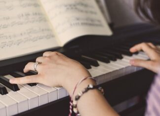 The Best Way to Learn How to Play Piano in 2021