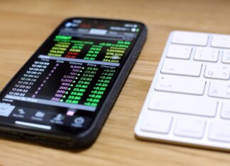 Mistakes for traders to avoid during a market sell-off A cell phone next to a keyboard Description automatically generated with medium confidence