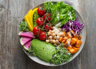 Foods To Eat And Drink To Stop Smoking bowl of vegetable salads