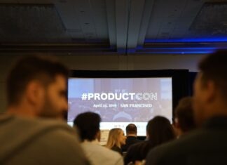7 Tips To Create Good Slideshow people in conference with projector screen in front