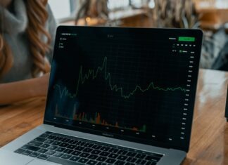 Liquidity – how important is it in forex trading? black and silver laptop computer