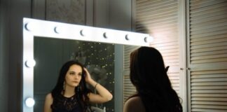 woman wearing black sleeveless top