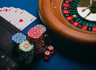 How To Play Online Straight Web Slots – Worth Your Time playing cards on brown wooden table