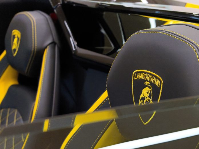Photo by Obi - @pixel6propix yellow and black Lamborghini car seat covers