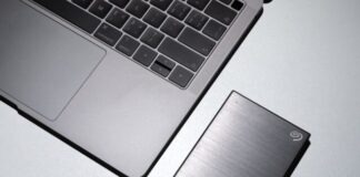 black iphone 7 on macbook