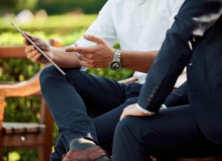 5 Most Common Mistakes that Businesses Face During Cloud Migration two people sitting during day