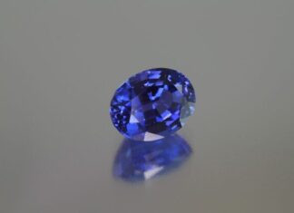 The Best Tanzanite Jewelry Pieces to Own (2022)