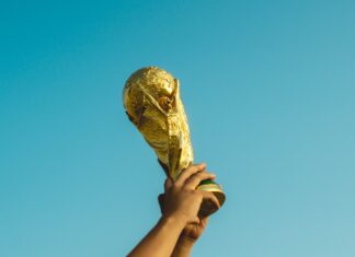 US Open-2022: date and prize pool person holding gold trophy