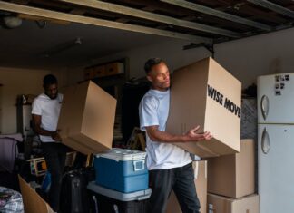 How much should I tip NYC movers?