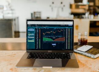 Five Tips for Newby Online Traders turned-on MacBook Pro