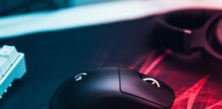 black logitech cordless computer mouse