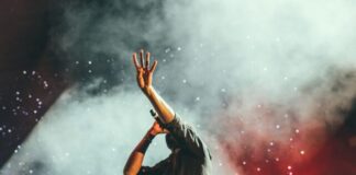 man in gray quarter-sleeved shirt singing