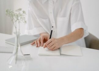 8 Crucial Tips for Paper Writing at University