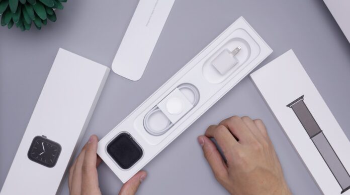 Photo by Daniel Romero space gray aluminum case Apple Watch and charger in box