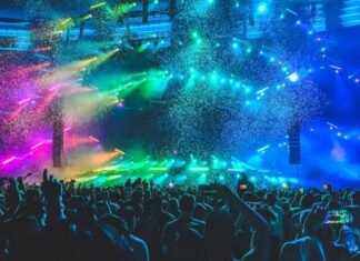 5 Things You Need to Bring to Every Rave group of people in front of stage