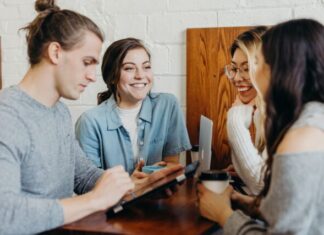 Maximizing Team Performance Through Effective Management A group of friends at a coffee shop