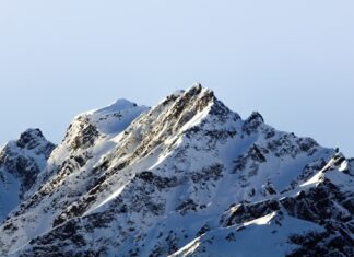 What is Himalayan Shilajit, and How is it Formed in the Himalayan Mountains?