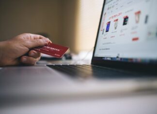 E-Commerce’s Rise: How Translation Aids Online Business Success ecommerce, shopping, credit card