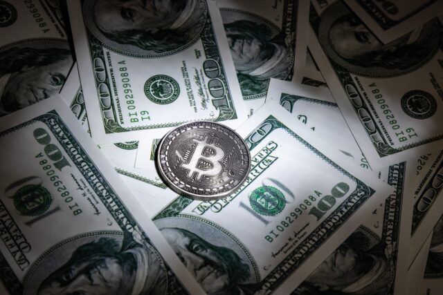 Photo by 金 运 100 US Dollar banknote