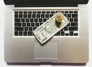 Stablecoins and Investment Funds: Use Cases and Implications 500 Indian rupee banknote