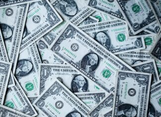 Tether and the Euro: Analyzing Its Pegging Relationship with the European Currency 1 U.S.A dollar banknotes