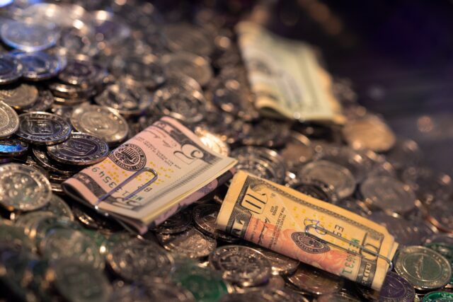 Photo by Sophia Müller 5 US dollar banknote