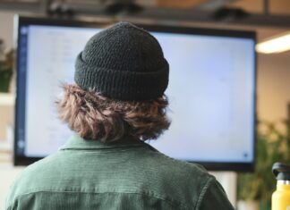 Tether and the SEC: Analyzing the SEC’s Investigation into Tether person in green shirt wearing black knit cap