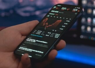 Navigating Bitcoin Segwit2x’s Underlying Tech person holding black android smartphone