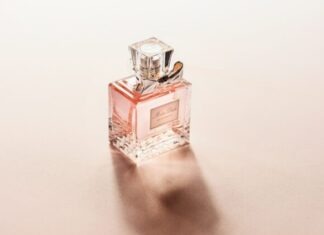 How To Choose The Right Fragrance For You clear perfume bottle