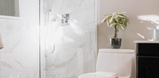 white ceramic toilet bowl beside white ceramic toilet bowl