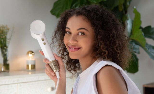 laifen-hair-dryers-morning-routine laifen-hair-dryer's-morning-routine