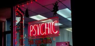 Pyschic store at nighttime