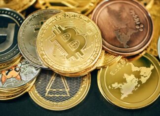 Comprehensive Manual for Excelling in Optimized Cryptocurrency Mining with Bitcoin a pile of gold and silver bitcoins