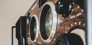 brown and black wooden vinyl record player