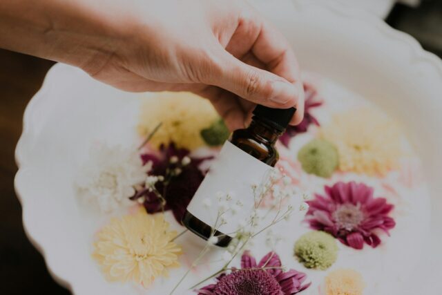 Photo by Priscilla Du Preez ð¨ð¦ person holding bottle