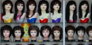 a display case filled with lots of mannequin heads
