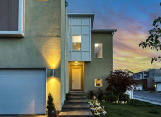 Renting Out Property in Singapore: A Guide to Success outdoor lamps turned on