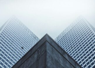 Navigating FX Risk: How Euro Volatility Impacts US Business Transactions low-angle photography of skyscraper