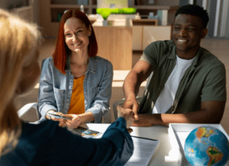 4 Ways for Expats to Stay Connected with Friends Abroad