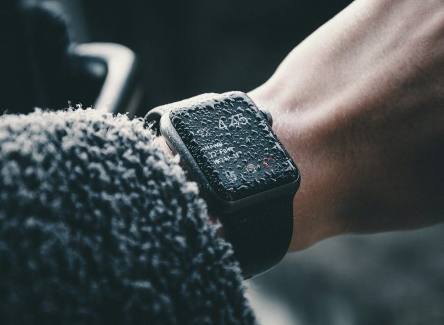 Photo by Anh Nguyen black Apple Watch at 4:45
