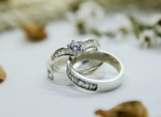 5 Things to Consider When Choosing a Wedding Ring silver diamond ring on white surface