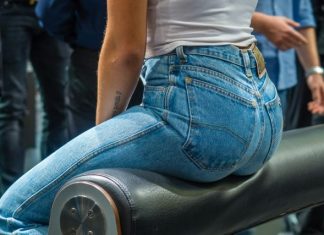 Struggling With Hip Dips or Flat Spots? Here’s a Fix You Might Not Have Considered woman sitting on black leather surface close-up photographyt