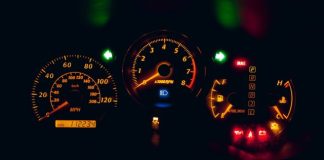 black and yellow analog speedometer
