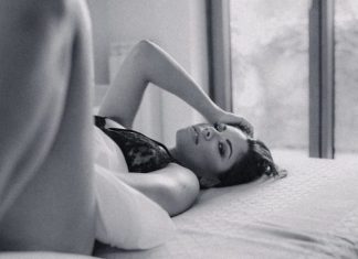 How Jerkmate Alternatives Blend Adult Cam Shows with Virtual Entertainment topless woman lying on bed