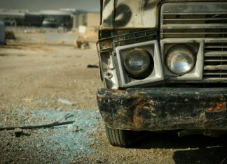 A Philadelphia Truck Accident Lawyer’s Perspective on Quick Settlements a car with its front bumper smashed