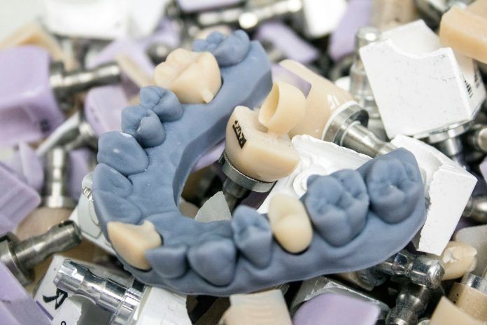 Photo by Quang Tri NGUYEN a close up of a dental model on a table