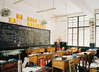a classroom filled with desks and a chalkboard